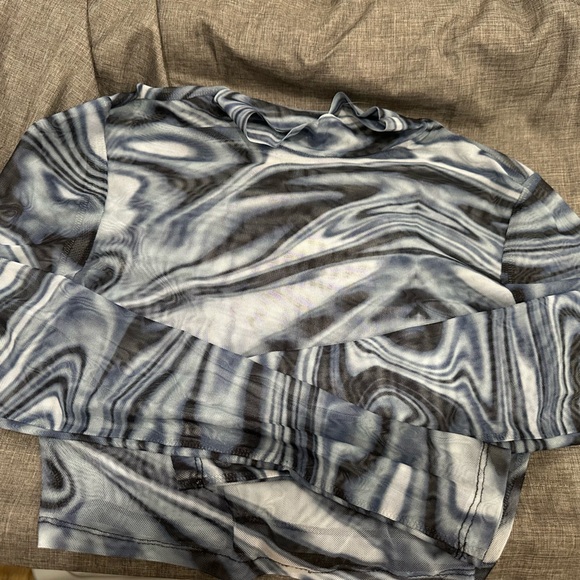 Mesh long sleeve crop top - Picture 1 of 3